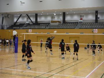 写真:第53回瑞穂区女性レクリエーションバレーボール春季大会の様子1