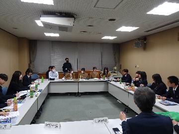 写真：参加校同士の意見交換会