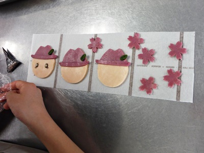 みずほっぺの顔を作っているところの写真