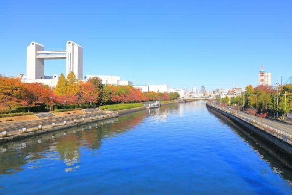 写真:熱田記念橋(堀川周辺の様子)