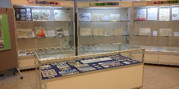 写真：展示ショーケースの様子