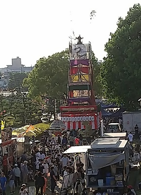 写真：大きな山車「獅子山」