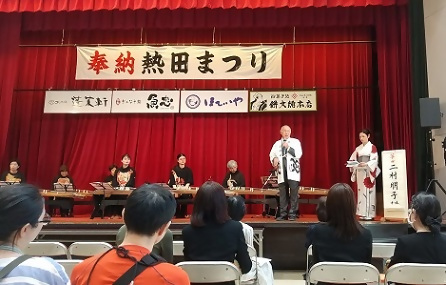 写真：舞台で披露された演芸