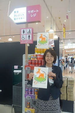 写真：サポートレジのところにもステッカーがありました
