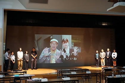 写真：動画に試写の様子