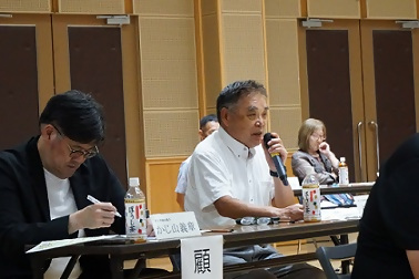 写真：発言をする保健環境委員会会長さん