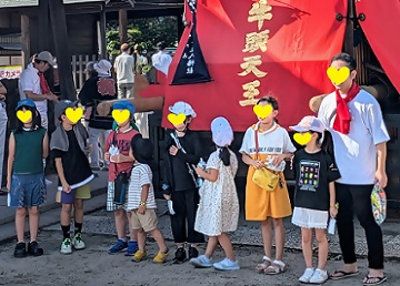 写真：祭りに集まった子どもたち