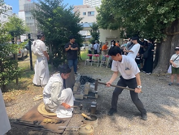 写真：鍛冶の様子