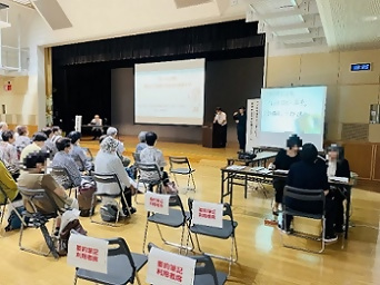 写真：「シニアのためのお出かけ応援特別講座」の様子