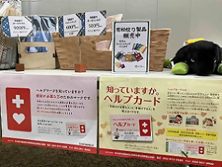 写真：ブースに並ぶオリジナル製品