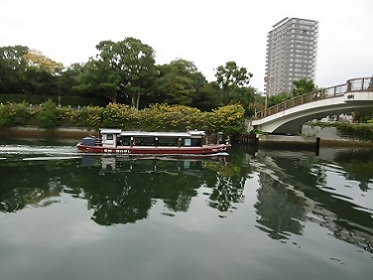 写真：水上交通の船