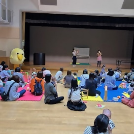 写真：うた遊びを楽しむ人たち