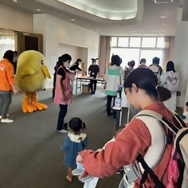 写真：入口でお出迎えするぴよか