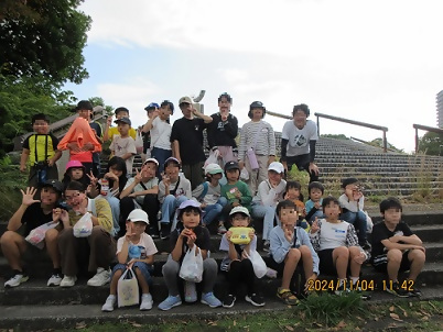 写真：みんなで記念写真に写るお子さんたち