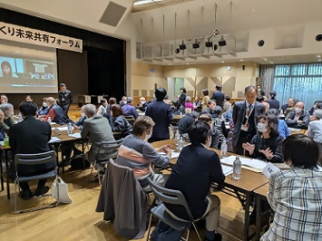 写真：シンポジウム「つながりづくりの進め方」グループワーク