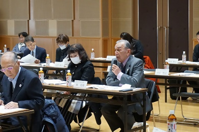 写真：意見を述べる旗屋学区委員長