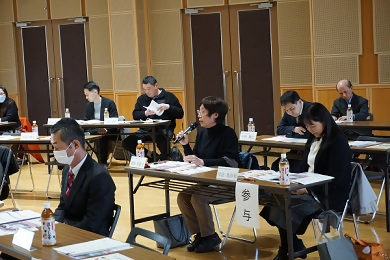 写真：意見を述べる女性会会長