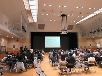 写真：取り組みを発表しあう会の様子