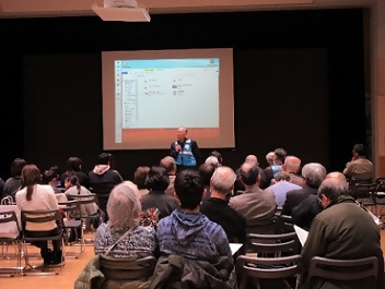 写真：大宝学区の取り組みを報告する様子