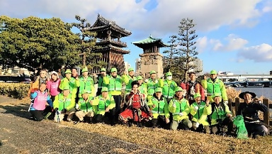 写真：白鳥学区の皆さんとおもてなし武将隊