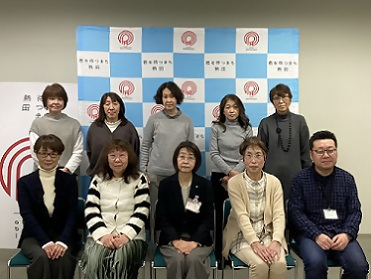 写真：会員の皆さんと記念撮影