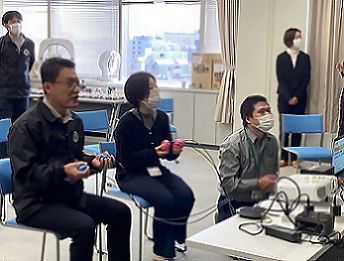 写真：体験する各機関の人たち