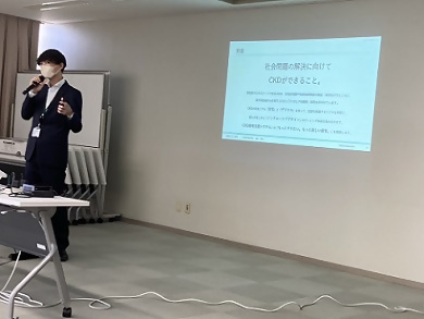 写真：開発担当者の説明