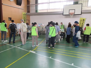 写真：体育館での訓練の様子