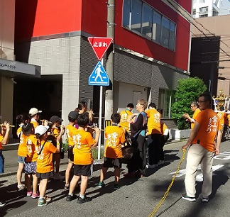 写真：金山まつりの子どもたちのお囃子