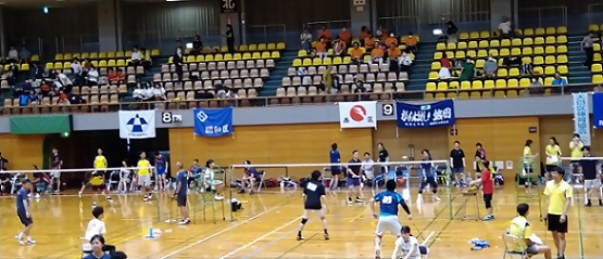 写真：バドミントンの試合