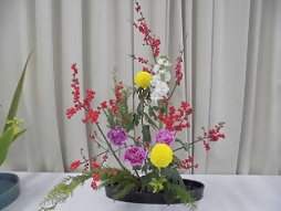 写真：秋らしい生け花の作品