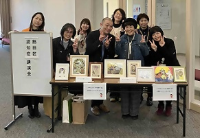 写真：笑顔の先生方