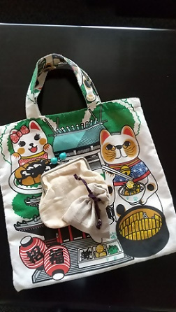 写真：区長が愛用している授産製品のかばん