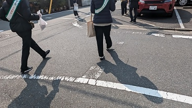 写真：消えかかっている道路標示のチェック