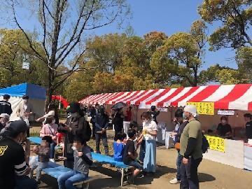 写真：飲食のブースの様子