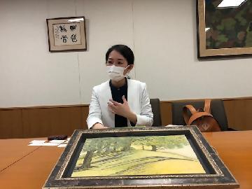 写真：日本画家の飯田穂野香さん