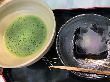 写真：お抹茶と和菓子