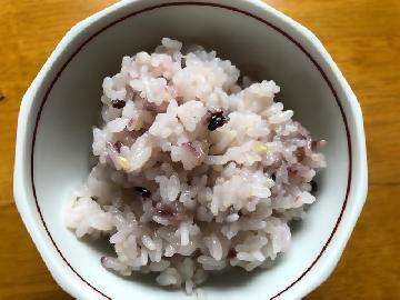 写真：古代米を混ぜて炊いたごはん