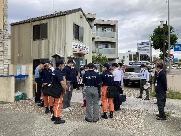 写真：訪問前の打ち合わせの様子