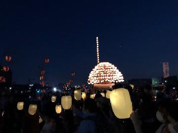 写真：疫病退散をお祈りする人たち