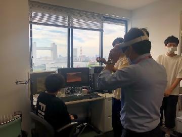 写真：ゴーグルを付けて江戸時代の熱田にタイムスリップする体験