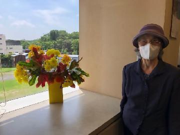 写真：熱田区花道連盟の未生流（みしょうりゅう）の秋田順甫（まさほ）先生