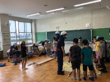 写真：船方小学校の生徒が参加した救出救護訓練