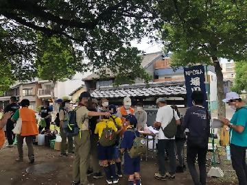 写真：一斉清掃と乗船体験に集まった皆さん