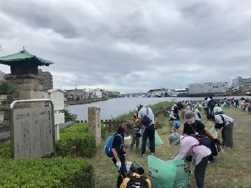 写真：清掃活動の様子1