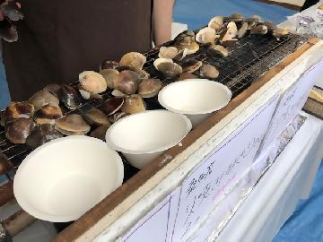 写真：焼きはまぐりのブース
