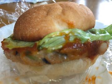 写真：かまぼこバーガー