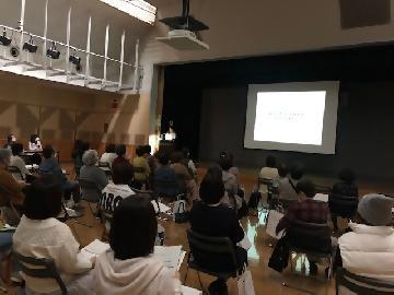 写真：講師を招いた勉強会の様子