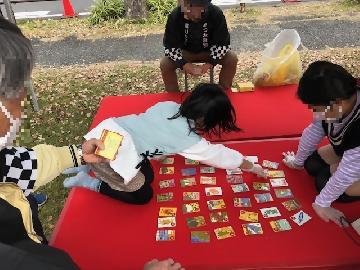 写真：子どもたちによる「名古屋あつたカルタ」最強決定戦