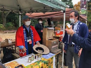 写真：日本みつばちの蜂蜜の販売ブース